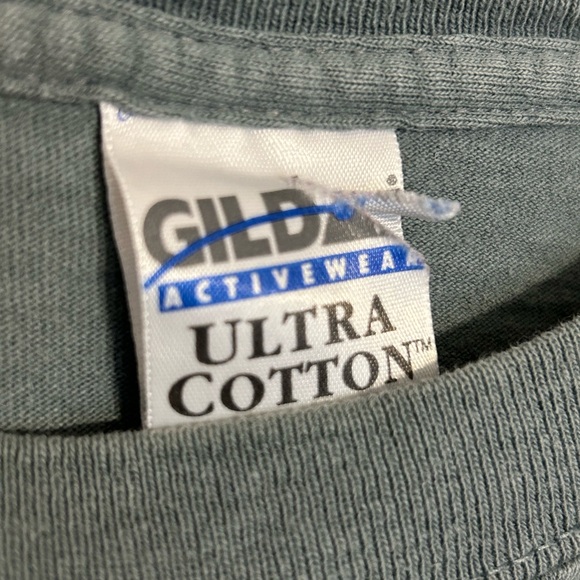 Gildan, Texas, Coyotes in Snow, Graphic Tee, Adult Size Large. Stone-blue color - Picture 4 of 5